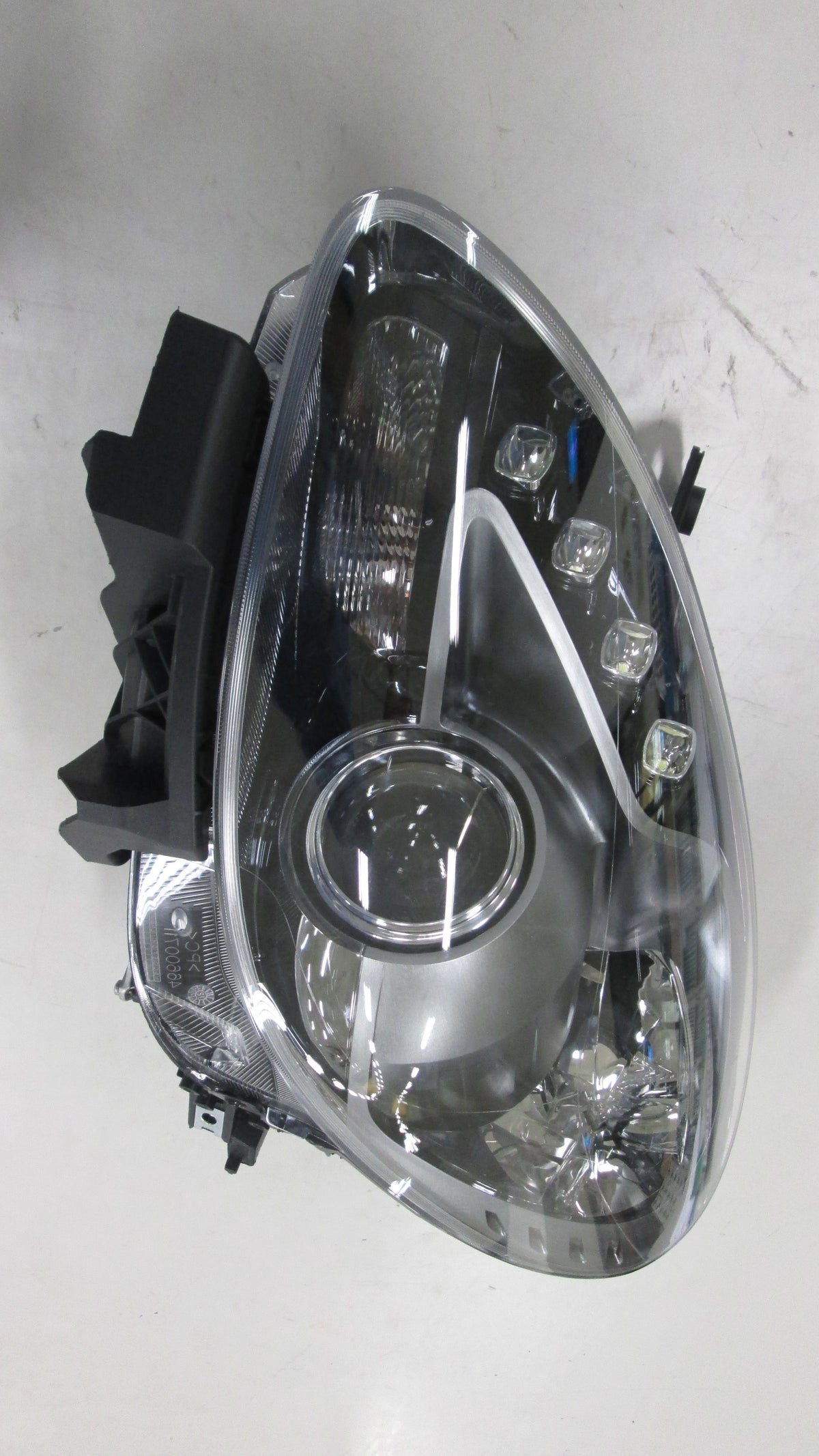 Faro delantero — ALFA ROMEO GIULIETTA (desde 2010) — Configuración: Faro regulación eléctrica con motor interior, acabado…