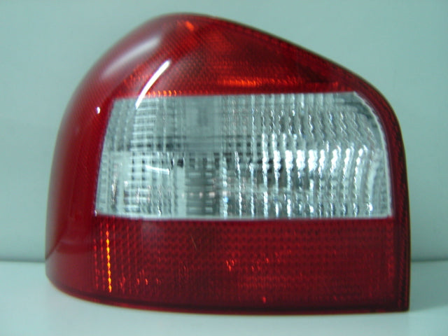 Piloto trasero — izquierdo — AUDI A3 (desde 2000) — izquierdo