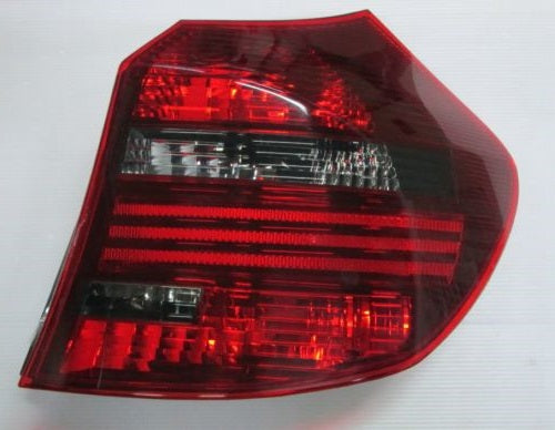 Piloto trasero (oscuro) — derecho — BMW SERIE 1 E81 (desde 2007) — derecho