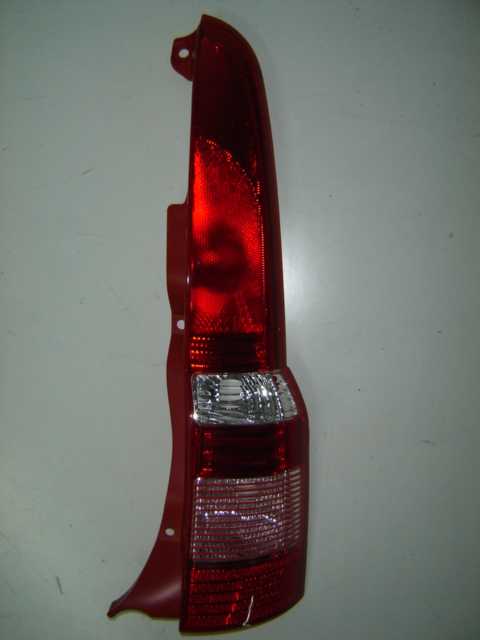 Piloto trasero (carcasa, acabado rojo) — FIAT PANDA (desde 2003) — derecho