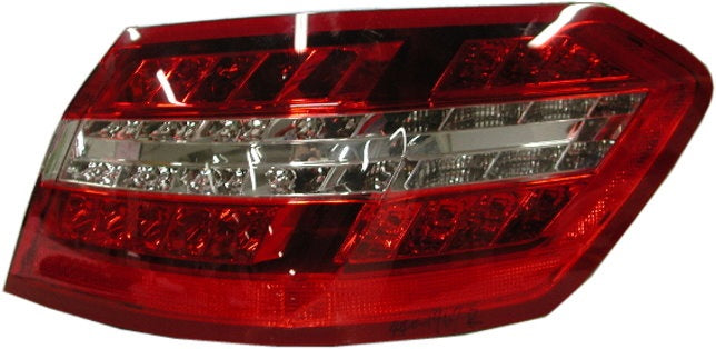 Piloto trasero (sección exterior AVANTG LED) — MERCEDES E W212 (desde 2009) — derecho