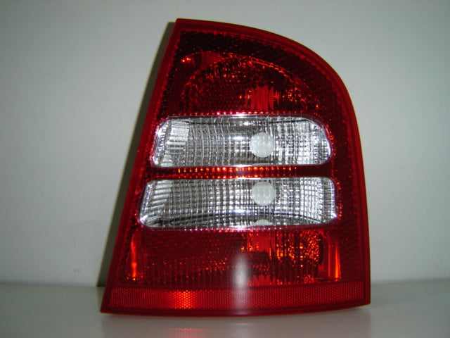 Piloto trasero (sedán) — SKODA OCTAVIA (desde 2001) — derecho