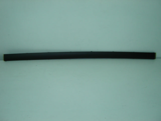 Moldura del parachoques trasero (sección central) — BMW E36 (desde 1991)