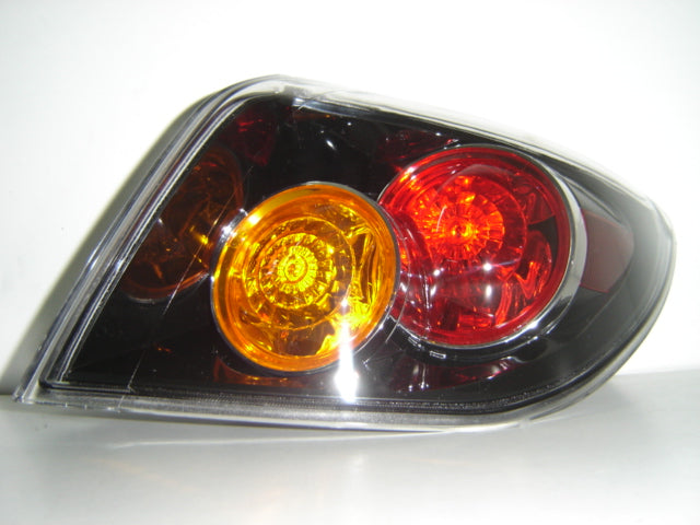 Piloto trasero — MAZDA 3 H / B (desde 2004) — derecho