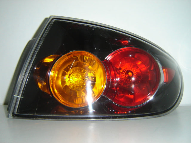 Piloto trasero — MAZDA 3 SEDAN (2004–2007) — derecho