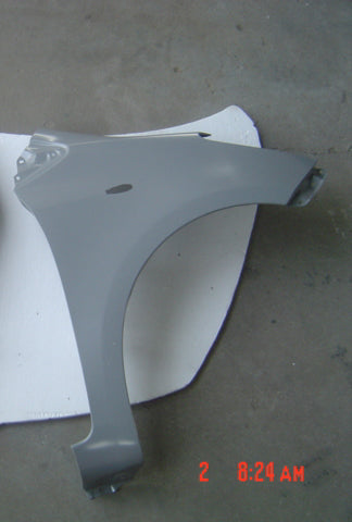 Aleta delantera con orificio — TOYOTA YARIS (desde 2005)
