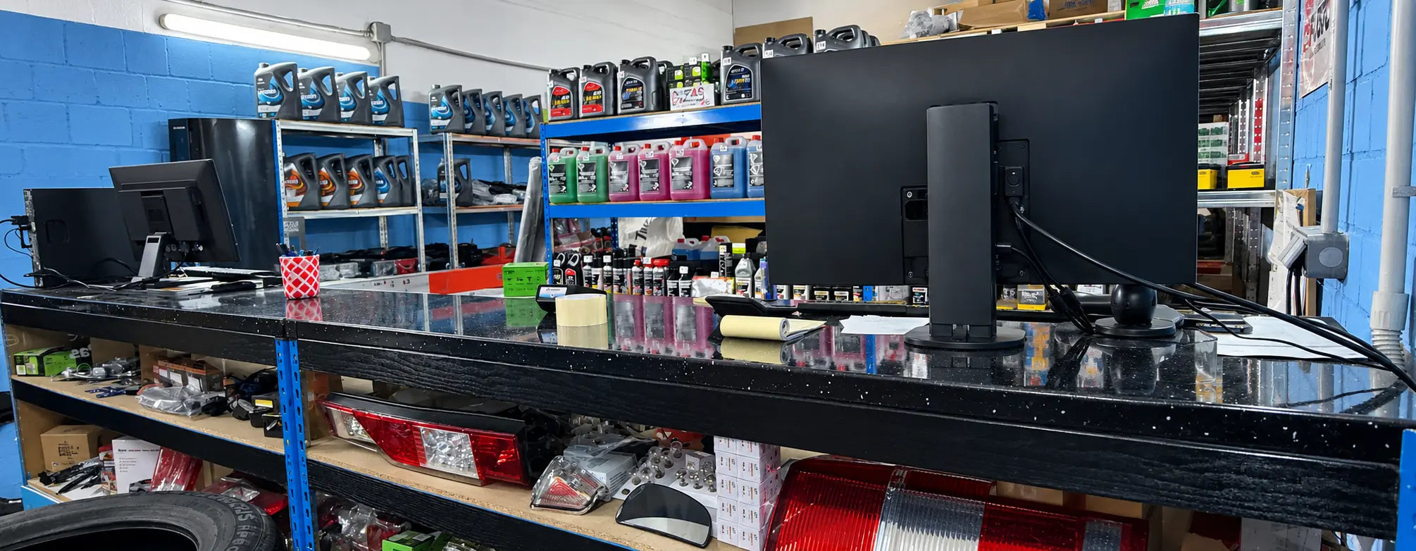 Interior de la tienda AutoDíaz