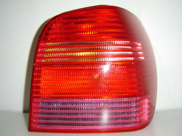 Piloto trasero — VOLKSWAGEN POLO (desde 1999) — derecho