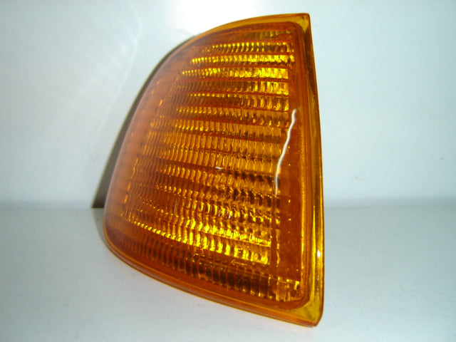 Piloto delantero (acabado amarillo) (con casquillo) — SEAT INCA / VOLKSWAGEN CADDY (desde 1997) — derecho