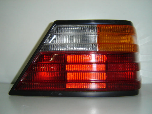 Piloto trasero — MERCEDES W124 (desde 1985) — derecho