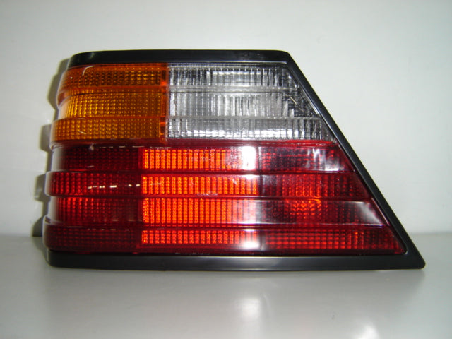 Piloto trasero — MERCEDES W124 (desde 1985) — izquierdo