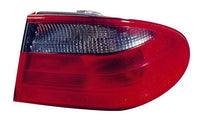 Piloto trasero (sección exterior ahumado/rojo) — MERCEDES W210 (desde 1999) — derecho
