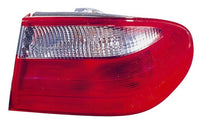 Piloto trasero (sección exterior, acabado blanco/rojo) — MERCEDES W210 (desde 1999) — derecho