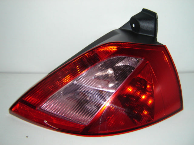 Piloto trasero (3/5 puertas) — RENAULT MEGANE (desde 2002) — derecho