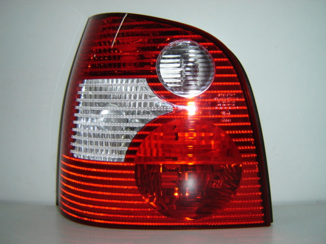 Piloto trasero (acabado rojo + acabado blanco) — izquierdo — VOLKSWAGEN POLO (desde 2002) — izquierdo
