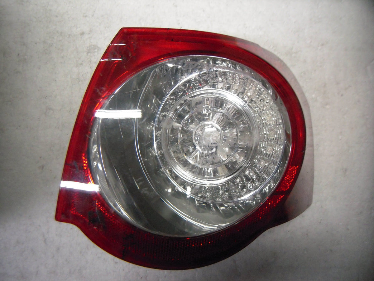 Piloto trasero (sección exterior familiar LED) — derecho — VOLKSWAGEN PASSAT (desde 2005) — derecho