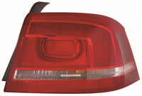 Piloto trasero (4 puertas) — VOLKSWAGEN PASSAT (desde 2010) — derecho