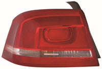 Piloto trasero (4 puertas) — VOLKSWAGEN PASSAT (desde 2010) — izquierdo