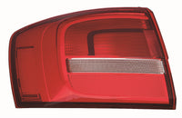 Piloto trasero (sección exterior) — VOLKSWAGEN JETTA (desde 2015) — izquierdo