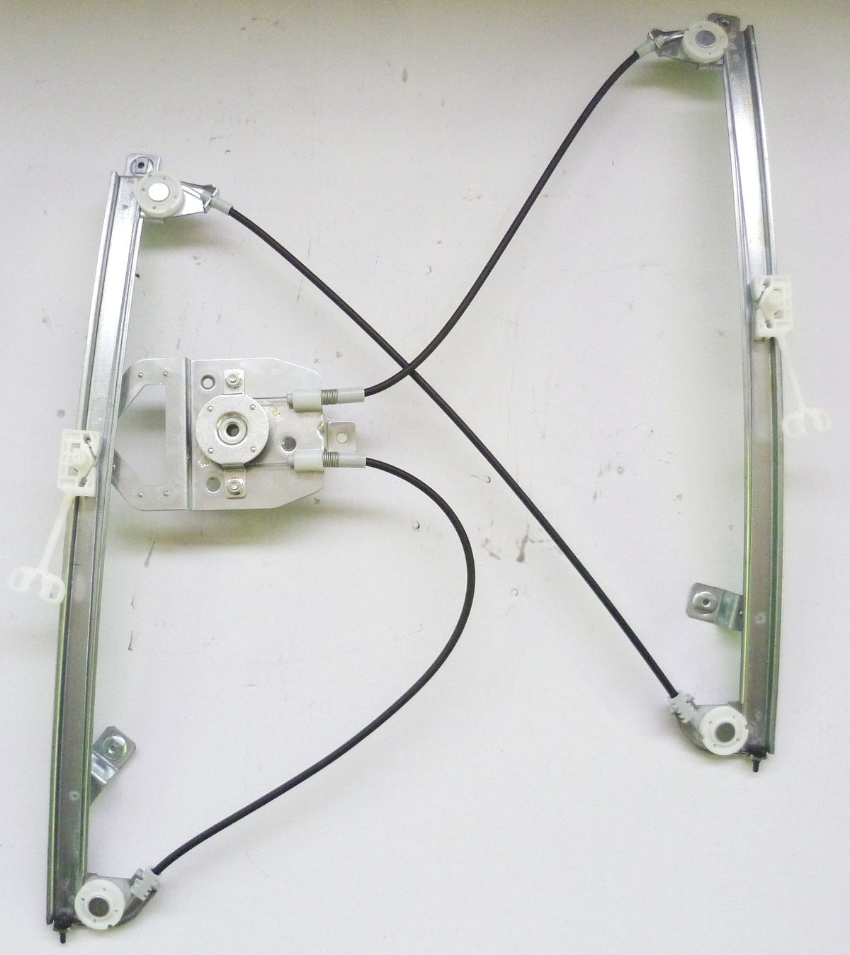 Elevalunas eléctrico delantero — RENAULT CLIO (desde 2005) — Para carrocería de 5 puertas. | Sin motor - izquierdo