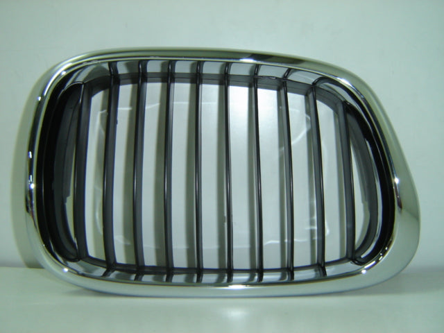 Rejilla — BMW E39 (desde 2000) - derecho