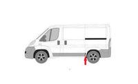 Moldura lateral central/trasero sin orificio para intermitente, acabado negro (chasis corto) — FIAT DUCATO (desde 04/2014)