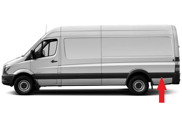Moldura del panel trasero con orificio para intermitente (chasis largo) — MERCEDES SPRINTER / VOLKSWAGEN CRAFTER (desde 2006) - izquierdo