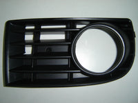Rejilla del parachoques (con orificios para faro) — VOLKSWAGEN GOLF V (desde 2003) - derecho