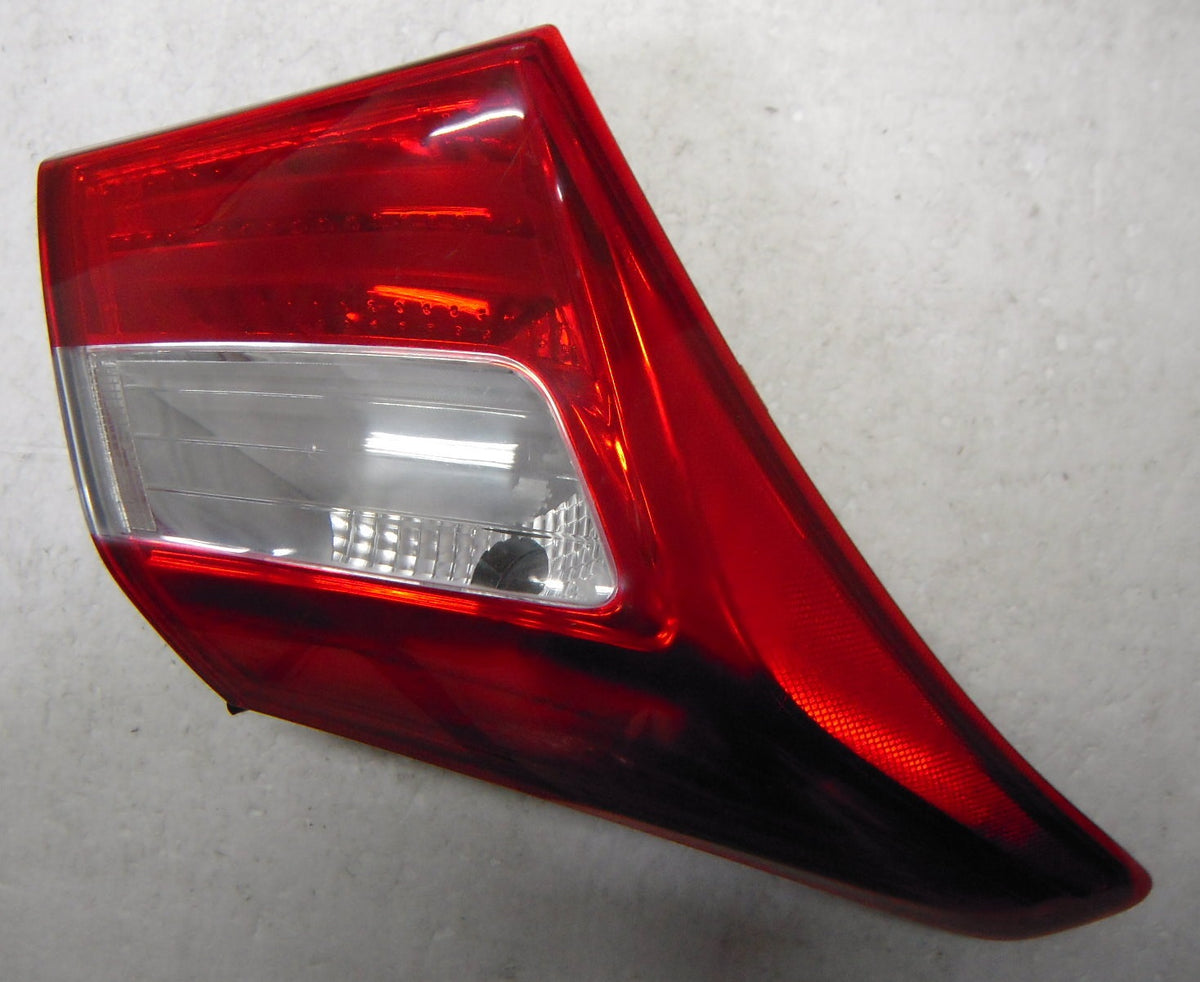 Piloto trasero exterior para hatchback — HYUNDAI I30 HATCHBACK (desde 2013) - izquierdo