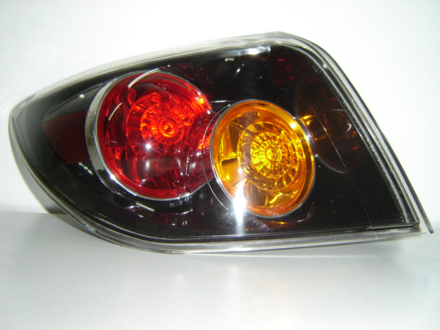Piloto trasero — MAZDA 3 H / B (desde 2004) — izquierdo