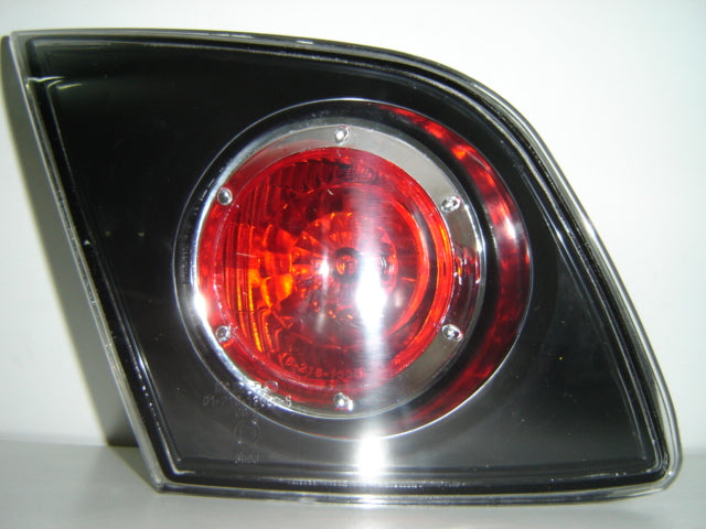 Piloto trasero — MAZDA 3 H / B (desde 2004) — izquierdo