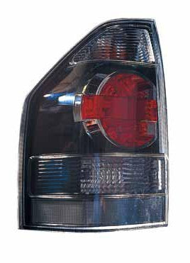 Piloto trasero (3 puertas) — MITSUBISHI PAJERO (desde 2008) - izquierdo