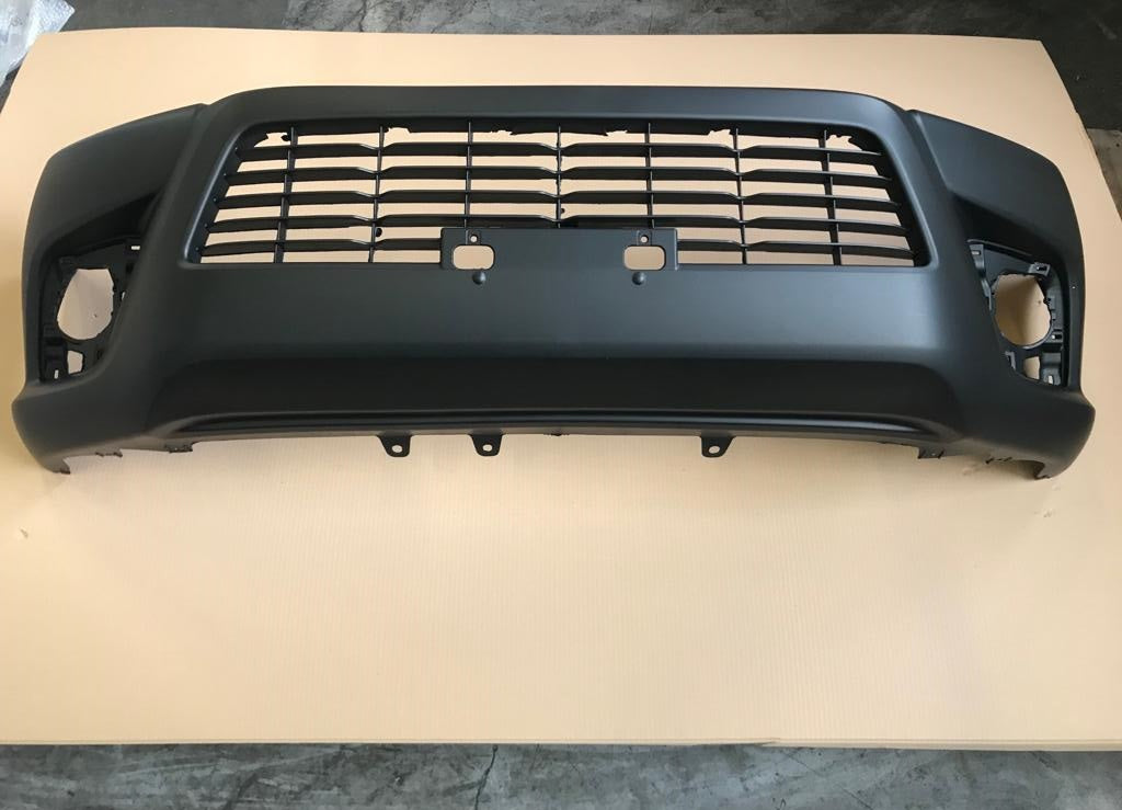 Parachoques delantero para pintar con rejilla inferior, 2WD — TOYOTA HILUX (desde 2016)